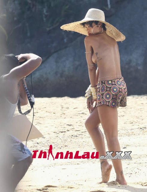 Rihanna Topless Vogue Brazil Beach Photoshoot Candid Photos www.GutterUncensored.com 003.jpg